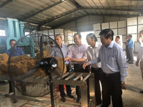 Đoàn công tác VRG làm việc tại Nhà máy chế biến Cao su Chư Sê Kampong Thom