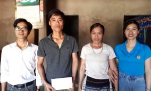 Công đoàn thăm hỏi hỗ trợ người lao động.