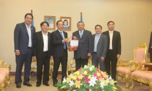 Lãnh đạo VRG chúc Tết Ngài Yim Chhayly - Phó Thủ tướng, Chủ tịch Hội đồng Khôi phục và Phát triển Nông nghiệp và Nông thôn Campuchia trong chuyến thăm, làm việc.