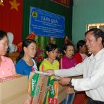 Cao su Ea H’leo tặng 5 căn nhà và 80 suất quà cho công nhân