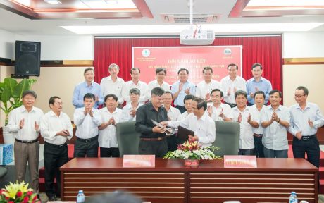 Ký thỏa thuận hợp tác toàn diện giữa Đảng ủy VRG và Tỉnh ủy Gia Lai.