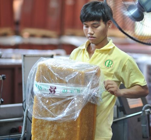 Thương hiệu Cao su Phú Riềng tạo được uy tín với khách hàng trong và ngoài nước. Ảnh: Tùng Châu