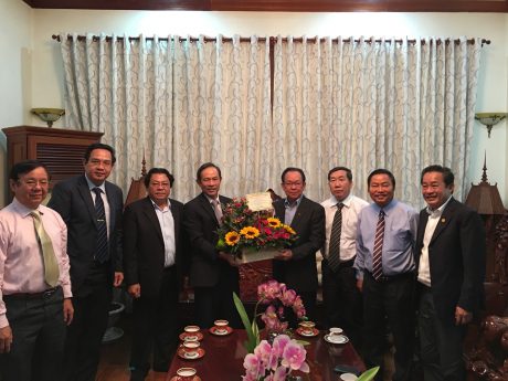TGĐ VRG Trần Ngọc Thuận và đoàn công tác VRG thăm và chào xã giao Ngài Im Chhun Lim – Chủ tịch Hội đồng Hiến pháp Campuchia (thứ 4, bên phải qua) 