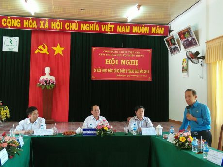 Đồng chí Võ Việt Ngân – Phó Chủ tịch Công đoàn Cao su Việt Nam phát biểu chỉ đạo hội nghị