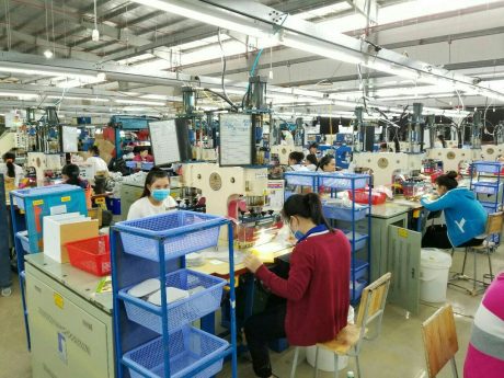 Dây chuyền sản xuất hiện đại của Công ty CP Giày Đại Lộc hoạt động tại KCN Rạch Bắp.