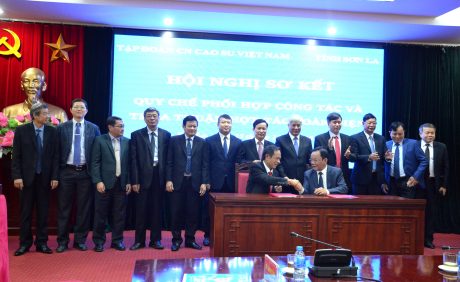 Lãnh đạo VRG và tỉnh Sơn La ký kết quy chế phối hợp, công tác toàn diện (bổ sung, sửa đổi)