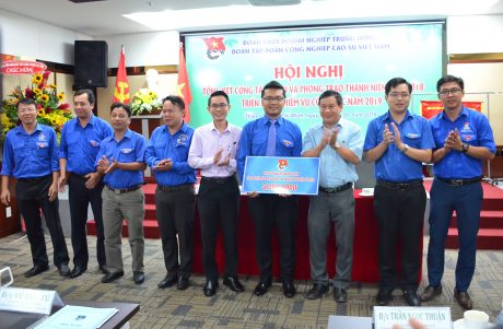ĐTN Cao su Đồng Nai hỗ trợ 20 triệu đồng cho chương trình “Tình nguyện mùa đông 2018, xuân tình nguyện 2019” của ĐTN VRG
