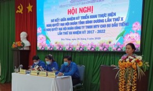 Hình 2: Đồng chí Lý Thiện Nữ - UV.BTV Đảng ủy – Trưởng ban dân vận Đảng ủy Công ty phát biểu tại Hội nghị