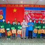 Công đoàn Cao su VN tặng 114 suất quà cho người lao động Cao su Kon Tum