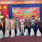 KCN Nam Tân Uyên trao 330 phần quà cho công nhân xa quê