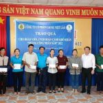 Cao su Việt Lào thăm và tặng quà cho người lao động khó khăn