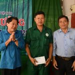 Công đoàn Cao su Việt Nam trao thưởng cho các tập thể xuất sắc