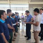 Lãnh đạo VRG tặng 50 suất quà cho công nhân Cao su Krông Buk - Rattanakiri