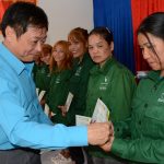 Cao su Chư Prông, Kon Tum tặng gần 600 phần quà cho công nhân khó khăn