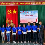 Đoàn Thanh niên VRG trao quà thanh niên công nhân cao su khu vực Tây Nguyên