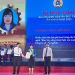 Chị Lê Thị Thương - công nhân Cao su Phú Riềng  được trao tặng Giải thưởng Nguyễn Đức Cảnh