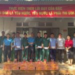 Công đoàn Cao su Bình Long động viên và tặng quà công nhân lao động những ngày thi đua nước rút cao ...