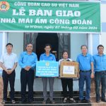 Công đoàn Cao su Việt Nam bàn giao 5 nhà “Mái ấm Công đoàn” cho công nhân khó khăn của Cao su Sa Thầ...