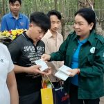 Cao su Dầu Tiếng tặng quà công nhân lao động ngoại tỉnh Nông trường Long Hòa
