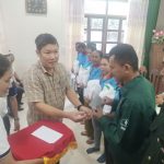 Đại sứ quán Việt Nam tại Campuchia phối hợp Bệnh viện Chợ Rẫy - Phnom Penh khám, phát thuốc và quà c...