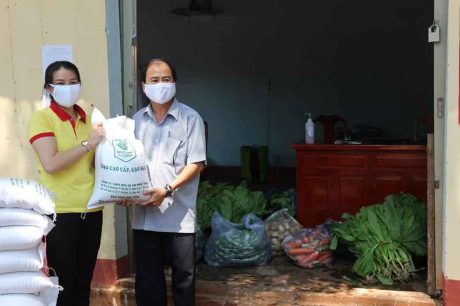 Hội Nông dân tỉnh Bình Phước cung cấp lương thực cho Bệnh viện Cao su Đồng Phú tổ chức cách ly tập trung