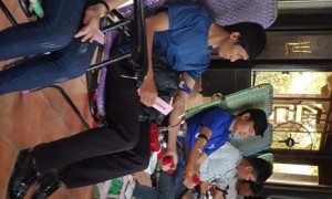 Các bạn ĐVTN tích cực tham gia ngày hội hiến máu nhân đạo