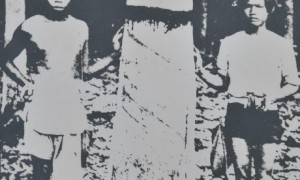 Công nhân cao su thời Pháp thuộc.