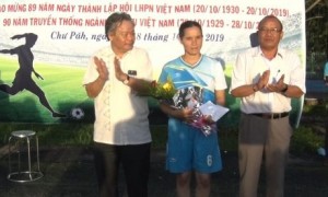 Cầu thủ Siu Một đội SX cao su Xã Gào đạt giải cầu thủ xuất sắc nhất và vua phá lưới.