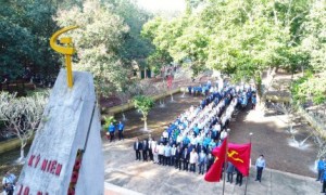Di tích tượng đài Phú Riềng Đỏ. Ảnh: Ng.Cường