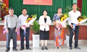 Lãnh đạo TCT khen thưởng tại Lễ công bố hoàn thành kế hoạch sản lượng của Nông trường