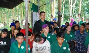Công nhân NT Hà Tây nêu ý kiến với ban đối thoại.