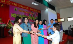 Tham gia các trò chơi liên quan đến kiến thức về phụ nữ tham gia quản lý doanh nghiệp
