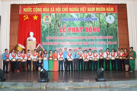 Công nhân Cao su Việt Nam ưu tú được vinh danh tại buổi lễ