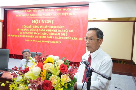 Bí thư Đảng ủy, Chủ tịch HĐQT VRG Trần Ngọc Thuận phát biểu tại hội nghị