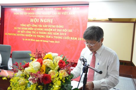 đồng chí Trần Công Kha - Phó Bí thư Đảng ủy VRG Báo cáo sơ kết công tác 6 tháng đầu năm 2019 và phương hướng, nhiệm vụ trọng tâm 6 tháng cuối năm 2019