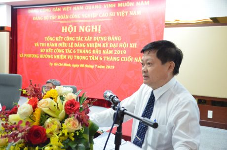 Đồng chí Huỳnh Văn Bảo - TGĐ VRG báo cáo tham luận của Đảng bộ Cơ quan VRG
