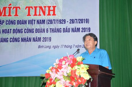 Ông Phan Mạnh Hùng - Chủ tịch Công đoàn CSVN phát biểu tại Lễ mít tinh