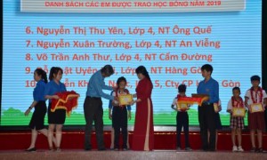 Hàng năm, số lượng các em HSSV giỏi được tuyên dương ngày càng tăng.