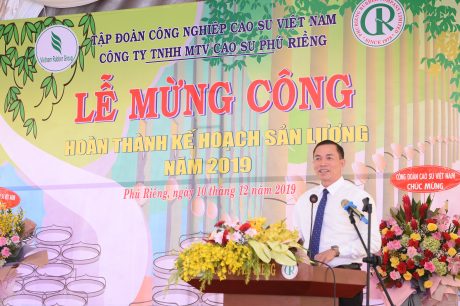 Ông Lê Thanh Tú – Phó TGĐ VRG biểu dương kết quả của công ty năm 2019