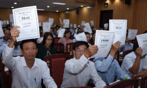 Cổ đông biểu quyết tại Đại hội đồng cổ đông năm 2019 VRG. Ảnh: Vũ Phong