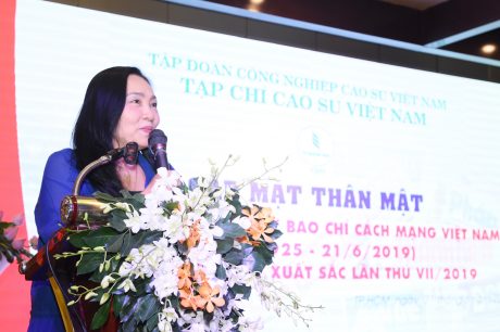 Bà Hồ Thị Tú Anh - Nguyên TBT VRM phát biểu tại buổi họp mặt