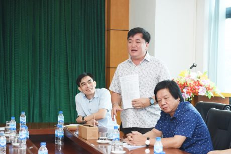 Ông Lê Van Thắng thông báo lần cuối các nộii dung thể  lệ hội diễn trước các trưởng đoàn tham gia hội diễn