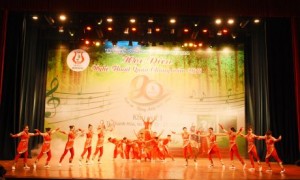 Tiết mục mở màn hội diễn của Công ty Cao su Thanh Hóa