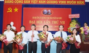 Chi ủy nhiệm kỳ mới ra mắt Đại hội.