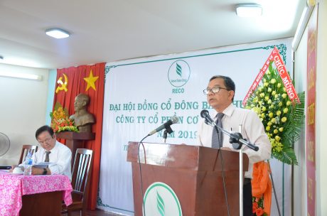 Ông Trần Bá Tước – TGĐ Công ty CP Cơ khí Cao su báo cáo tại đại hội