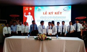 ông Lê Thanh Hưng – Tổng Giám đốc Công ty TNHH MTV Cao su Dầu Tiếng và ông Nguyễn Hữu Hạnh – TGĐ Cty CP Tập đoàn Gia định ký kết thỏa thuận hợp tác