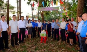 Cán bộ Đoàn TCT qua các thời kỳ về dự sinh nhật lần thứ 88 của ĐTN CS Hồ Chí Minh
