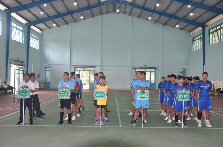 Các đội bóng chuyền tham gia khai mạc Giải bóng chuyền nam truyền thống Công ty năm 2019