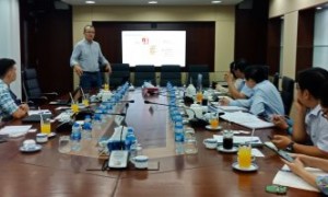 Ông Kim Lindell trong một lần làm việc tại VRG.