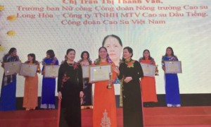 Chị Trần Thị Thanh Vân được vinh danh tại Hội nghị Biểu dương cán bộ nữ công tiêu biểu toàn quốc lần 2 năm 2019.